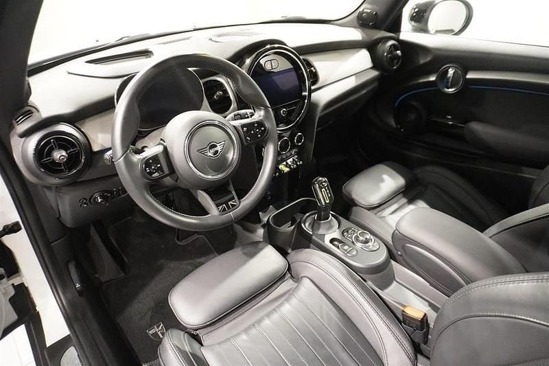 Begagnad Mini Cooper 135 kW (184 HK) 2023 Nanuq white Halvkombi