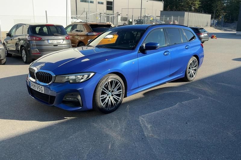 Blå Begagnad 2019 BMW 330 M Sport Kombi | 353 000 kr (Marknadspris) - Bild 1/4