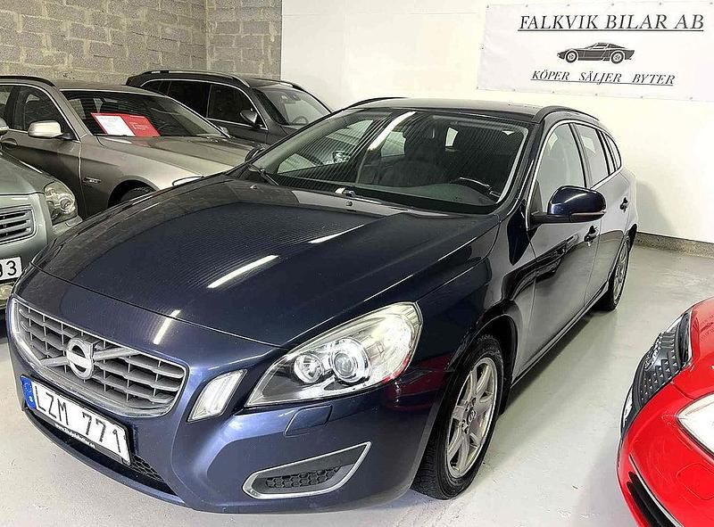 Begagnad Volvo V60 Momentum 163 HK (119 kW) 2011 Blå Kombi