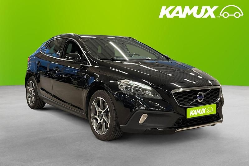 Svart Begagnad 2016 Volvo V40 CC Ocean Race Kombi | 159 000 kr (Marknadspris) - Bild 1/3