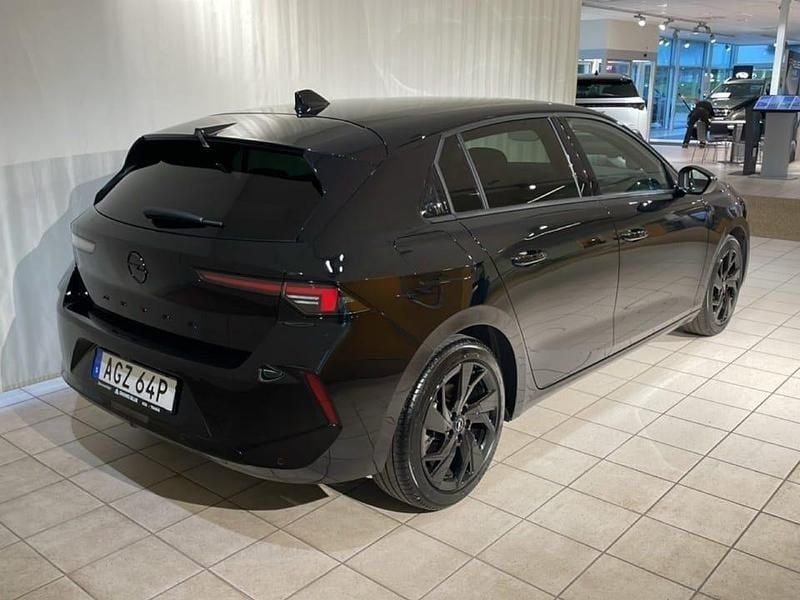 Begagnad Opel Astra 131 HK (96 kW) 2024 Svart Halvkombi