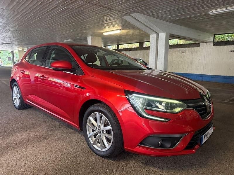 Begagnad Renault Mégane III 132 HK (97 kW) 2016 Röd