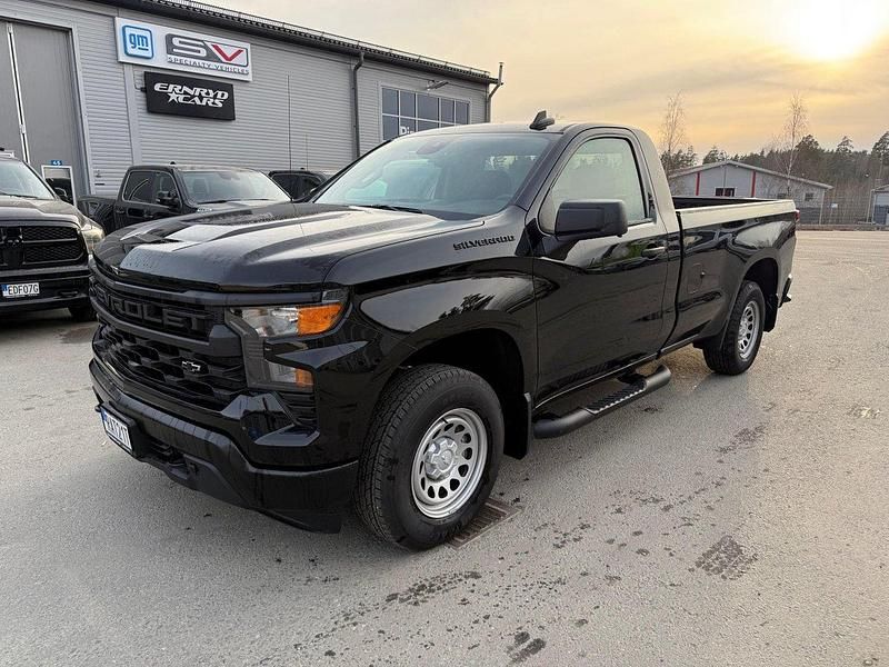 Svart Ny 2024 Chevrolet Silverado Van | 873 750 kr - Bild 1/4