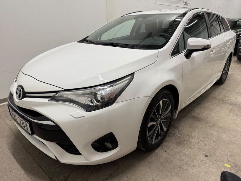 Vit Begagnad 2016 Toyota Avensis Active Kombi | 159 500 kr (Marknadspris) - Bild 1/4