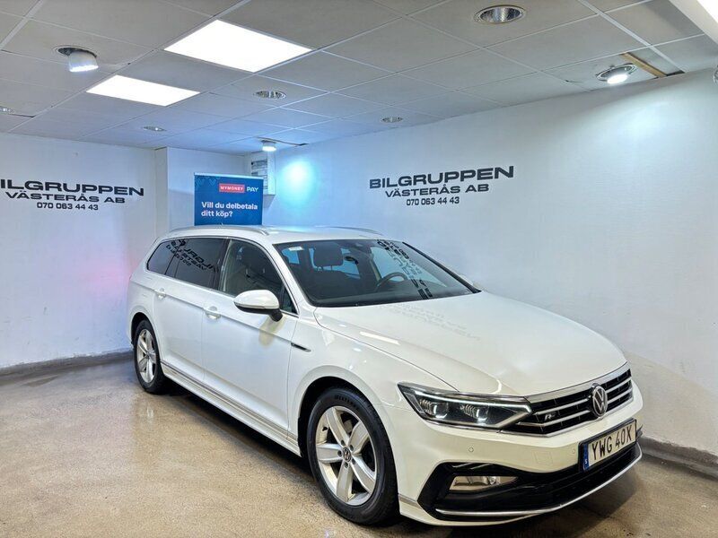 Vit Begagnad 2021 VW Passat R-line Kombi | 214 900 kr (Marknadspris) - Bild 1/4