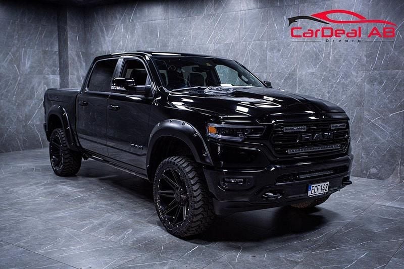 Svart Begagnad 2022 RAM 1500 Pickup | 939 800 kr (Dyr) - Bild 1/4