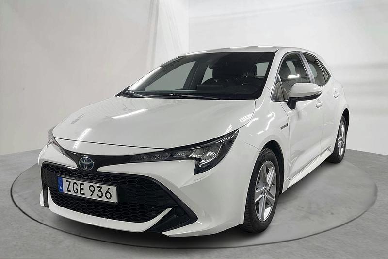 Vit Begagnad 2021 Toyota Corolla Active | 207 000 kr (Marknadspris) - Bild 1/4