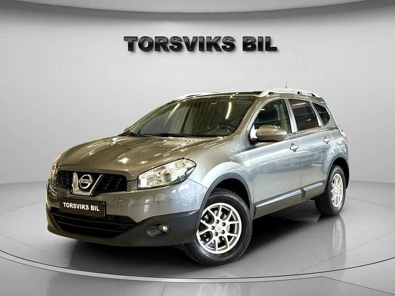 Grå Begagnad 2013 Nissan Qashqai +2 SUV | 79 900 kr (Marknadspris) - Bild 1/4