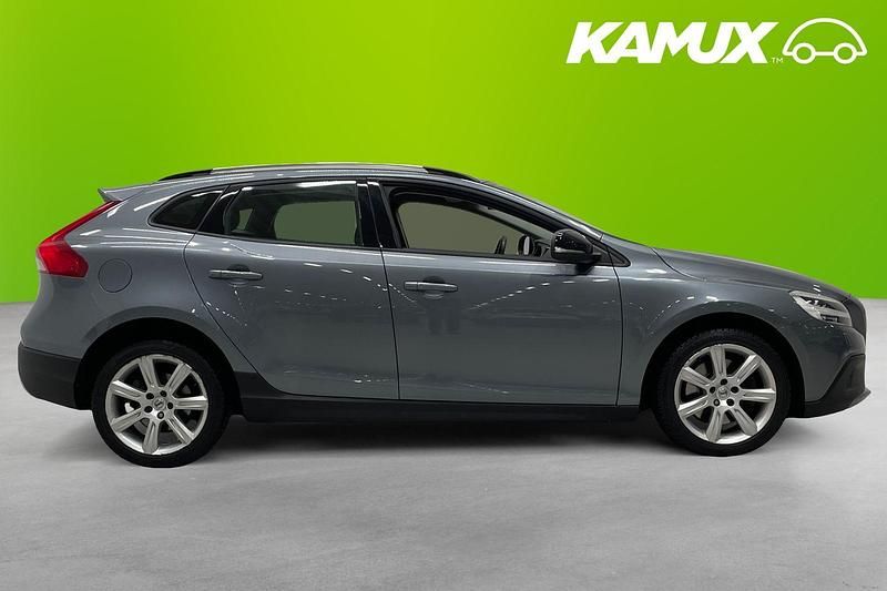 Begagnad Volvo V40 CC Momentum 152 HK (111 kW) 2017 Grå Kombi
