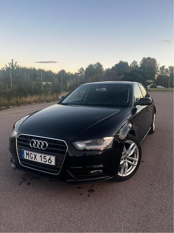 Svart Begagnad 2013 Audi A4 Sedan | 88 000 kr (Marknadspris) - Bild 1/4