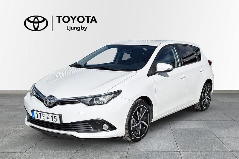 Vit Begagnad 2017 Toyota Auris Edition Halvkombi | 145 000 kr (Lite dyr) - Bild 1/3