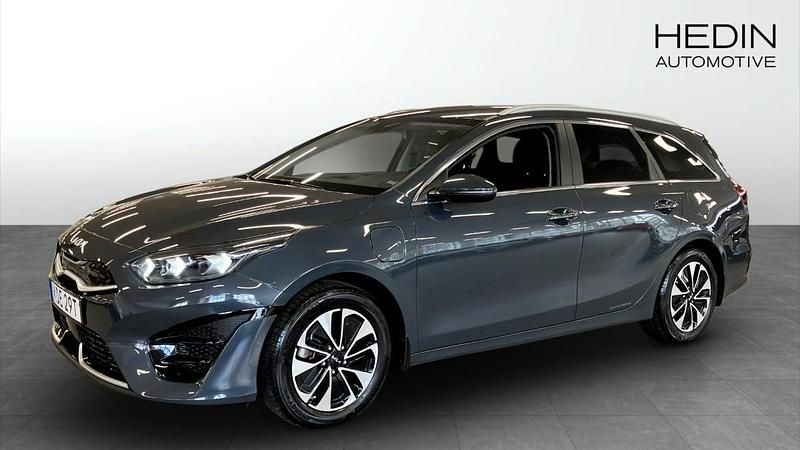 Grå (white) Begagnad 2022 Kia Ceed Sportswagon Advance Kombi | 239 900 kr (Marknadspris) - Bild 1/4