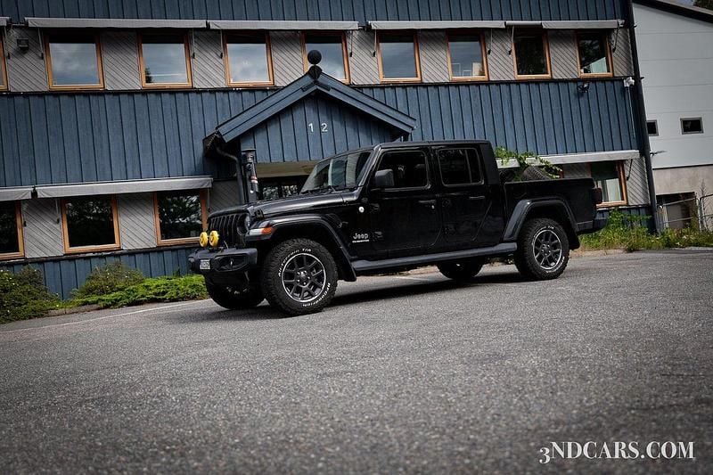 Svart Begagnad 2020 Jeep Gladiator Overland SUV | 649 900 kr - Bild 1/4