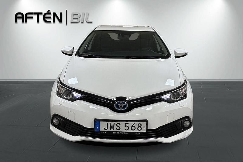 Begagnad Toyota Auris Hybrid Edition 136 HK (100 kW) 2018 Vit Halvkombi