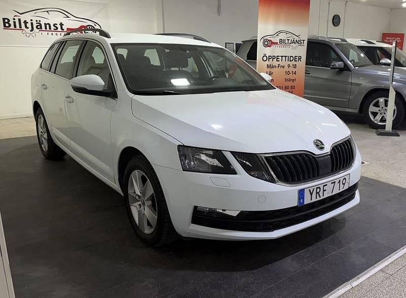 Begagnad Skoda Octavia Ambition 116 HK (85 kW) 2017 Vit Kombi