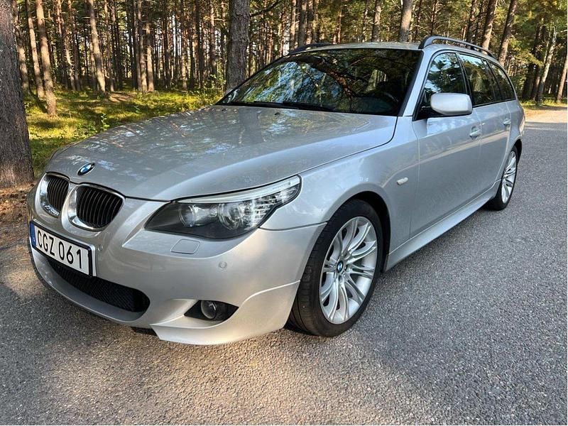 Grå Begagnad 2008 BMW 530 M Sport Kombi | 55 000 kr (Superpris) - Bild 1/4