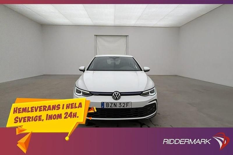 Begagnad VW Golf VIII GTE 245 HK (180 kW) 2021 Vit Halvkombi