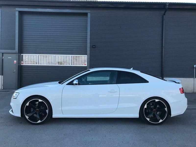 Vit Begagnad 2012 Audi RS5 Sport Sportkupé | 345 000 kr - Bild 1/4