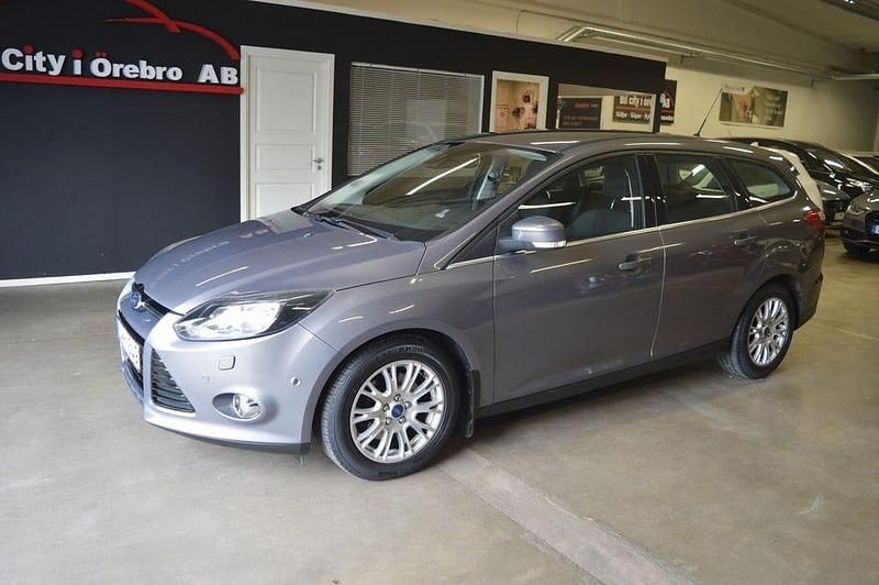 Begagnad Ford Focus Titanium 126 HK (92 kW) 2012 Brun Kombi
