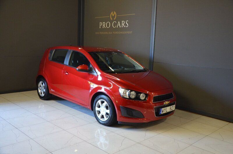 Röd Begagnad 2012 Chevrolet Aveo Halvkombi | 53 900 kr (Marknadspris) - Bild 1/4