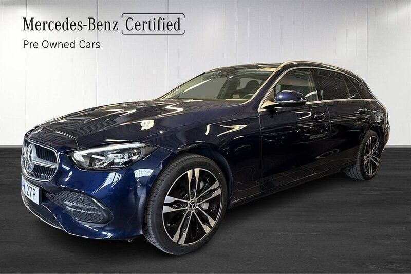 Mörkblå Begagnad 2022 Mercedes C300e Advanced Kombi | 409 900 kr (Superpris) - Bild 1/4