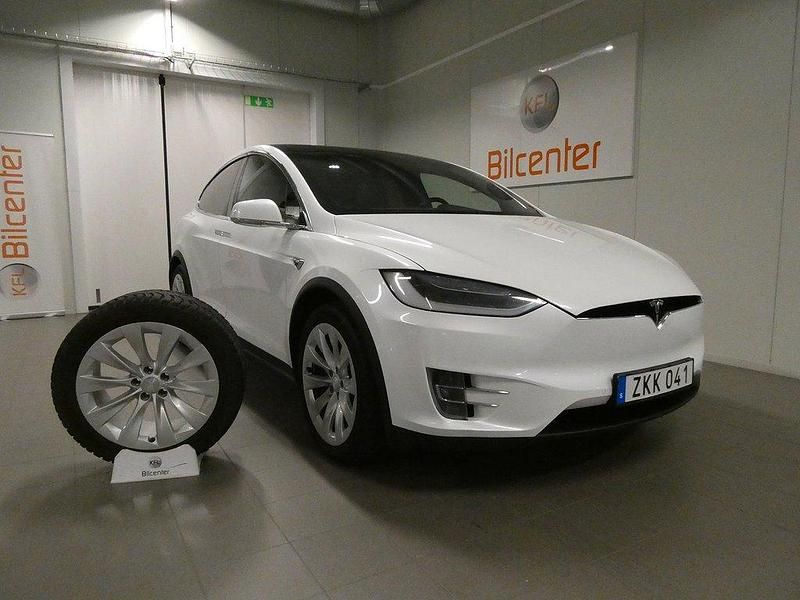 Vit Begagnad 2018 Tesla Model X SUV | 399 900 kr (Marknadspris) - Bild 1/3