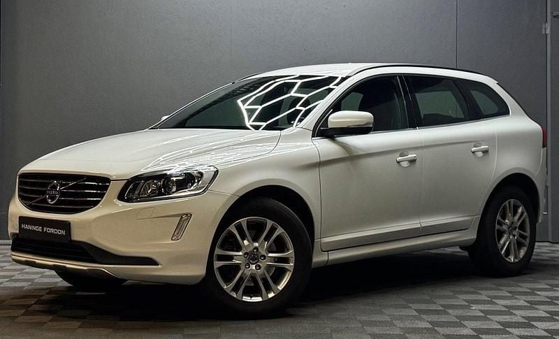 Vit Begagnad 2015 Volvo XC60 SUV | 119 900 kr (Bra pris) - Bild 1/4
