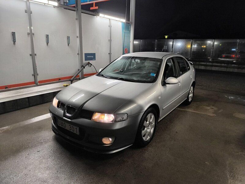 Grå Begagnad 2003 Seat Toledo Sedan | 38 000 kr - Bild 1/4