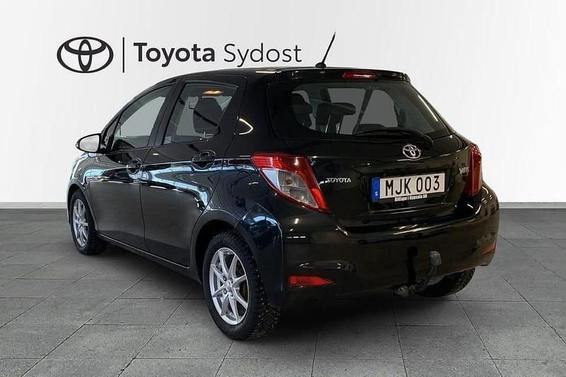 Begagnad Toyota Yaris 91 HK (66 kW) 2014 Svart Halvkombi