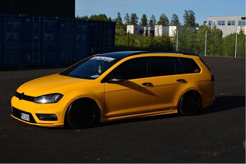 Vit Begagnad 2015 VW Golf VII Kombi | 140 000 kr - Bild 1/4