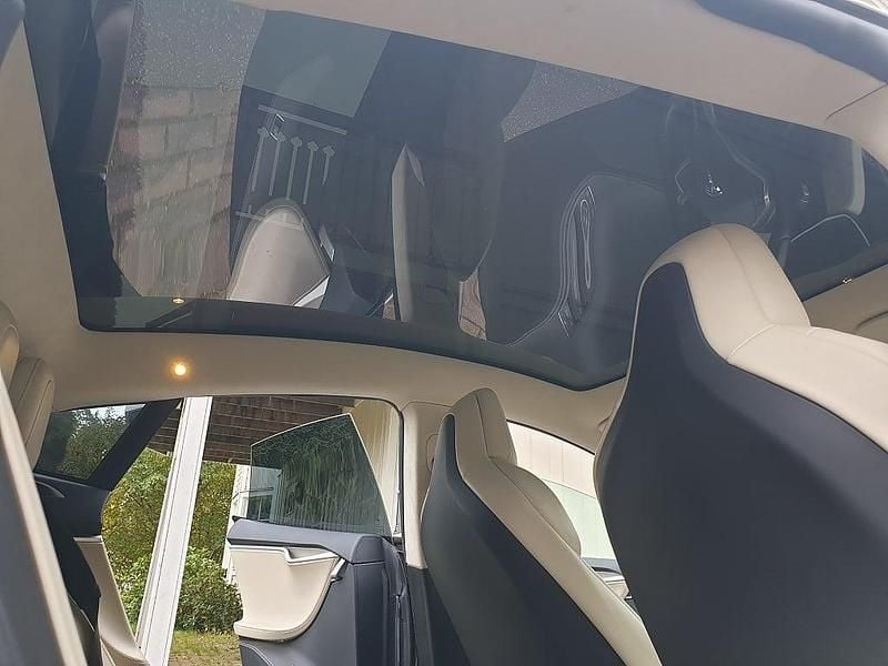 Begagnad Tesla Model S 386 kW (525 HK) 2018 Midnight silver metallic | kräm läder premiumsäten Halvkombi