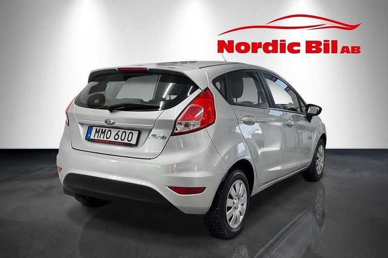 Begagnad Ford Fiesta Trend 81 HK (59 kW) 2014 Grå Halvkombi