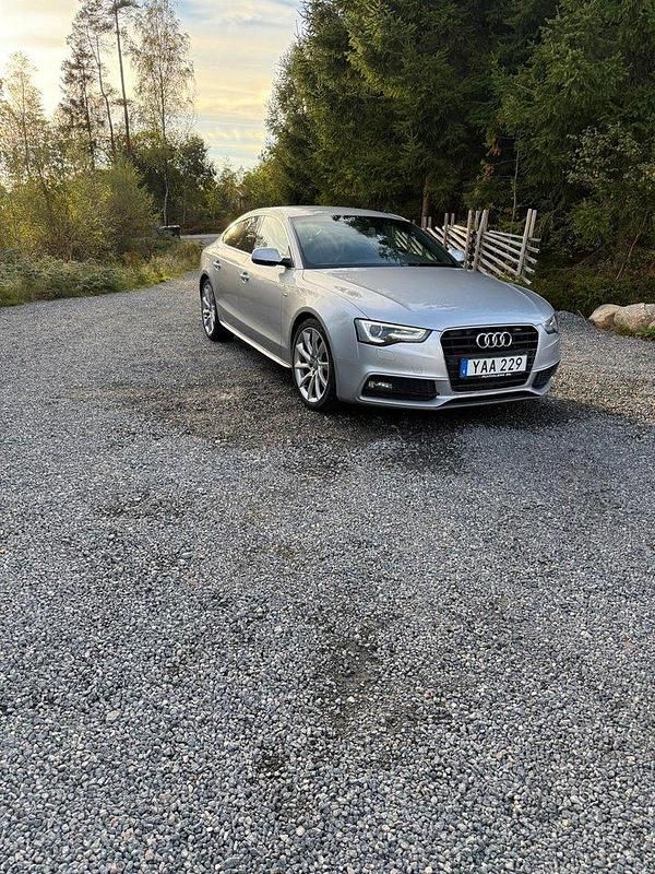Silver Begagnad 2016 Audi A5 Sportback Sport Halvkombi | 130 000 kr (Marknadspris) - Bild 1/4