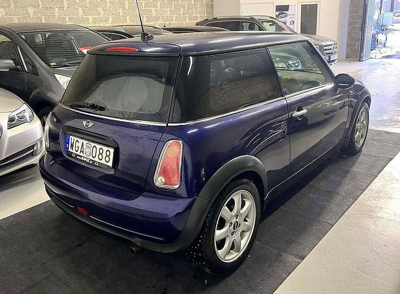 Begagnad Mini ONE Salt 90 HK (66 kW) 2004 Blå Halvkombi