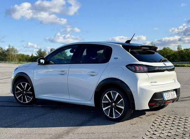 Vit Begagnad 2020 Peugeot e-208 GT Halvkombi | 140 000 kr (Bra pris) - Bild 1/4