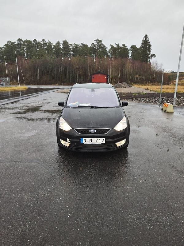 Svart Begagnad 2010 Ford Galaxy Minibuss | 43 999 kr (Marknadspris) - Bild 1/1