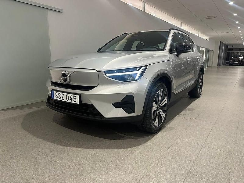 Silver Begagnad 2022 Volvo XC40 Core SUV | 329 500 kr (Superpris) - Bild 1/4