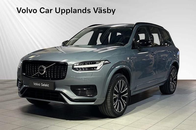 Grå Begagnad 2023 Volvo XC90 Plus SUV | 614 900 kr - Bild 1/3