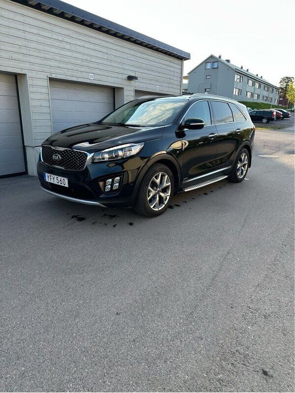 Svart Begagnad 2016 Kia Sorento SUV | 220 000 kr (Marknadspris) - Bild 1/4