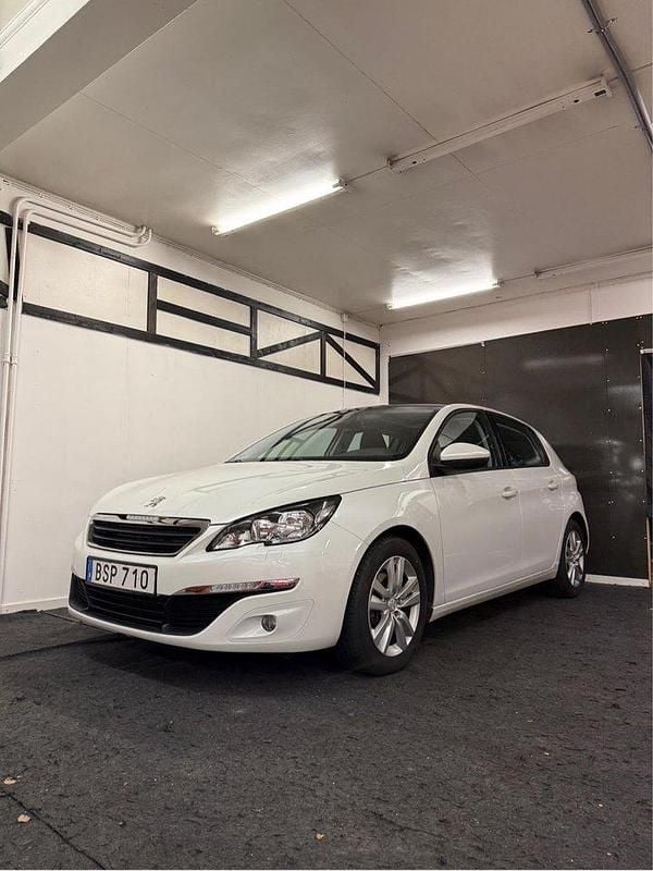 Vit Begagnad 2014 Peugeot 308 Active Halvkombi | 79 900 kr (Bra pris) - Bild 1/4