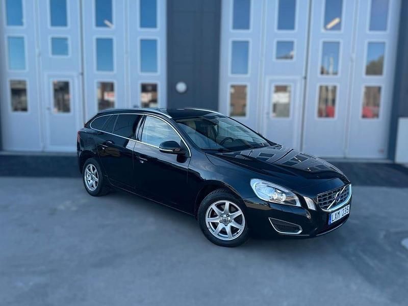 Svart Begagnad 2012 Volvo V60 Summum Kombi | 99 900 kr (Bra pris) - Bild 1/4
