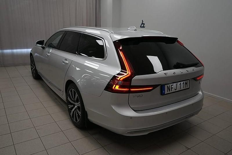 Begagnad Volvo V90 253 HK (186 kW) 2022 Silver Kombi