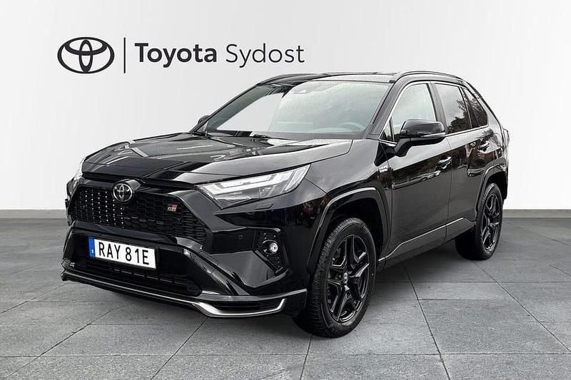 Svart Begagnad 2024 Toyota RAV4 Sport SUV | 519 900 kr (Marknadspris) - Bild 1/4