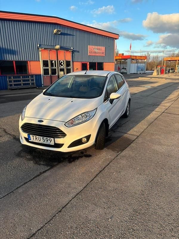 Begagnad Ford Fiesta 100 HK (73 kW) 2016