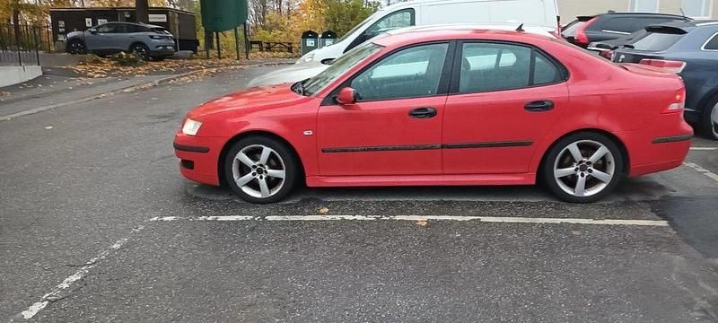 Röd Begagnad 2004 Saab 9-3 Vector Sedan | 18 000 kr - Bild 1/4