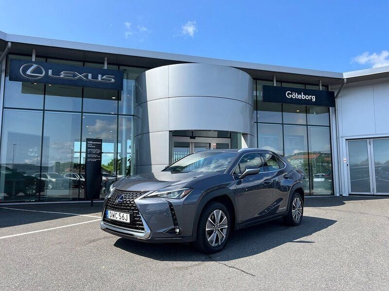 Grå (grå metallic) Begagnad 2022 Lexus UX 300e SUV | 225 000 kr (Bra pris) - Bild 1/4