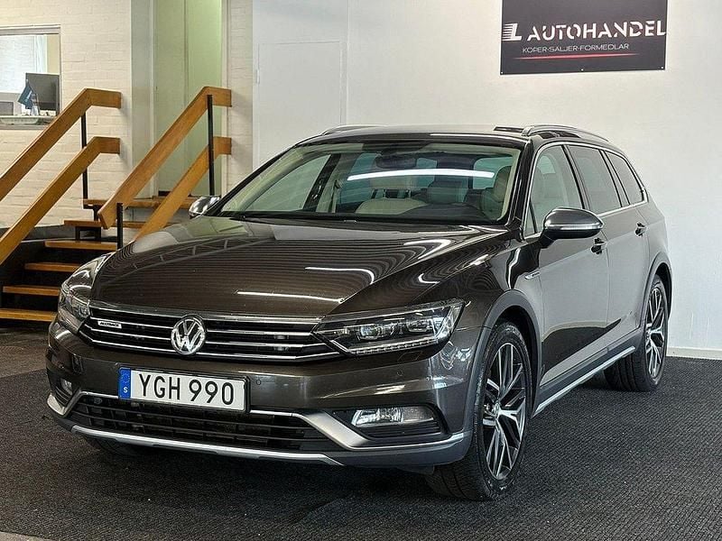 Mörkbrun Begagnad 2016 VW Passat Alltrack GTS Kombi | 189 900 kr (Marknadspris) - Bild 1/4