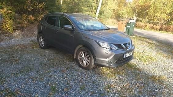 Grå Begagnad 2015 Nissan Qashqai SUV | 130 000 kr (Marknadspris) - Bild 1/4