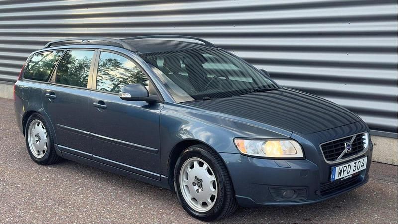 Blå Begagnad 2010 Volvo V50 Momentum Kombi | 39 900 kr (Marknadspris) - Bild 1/4