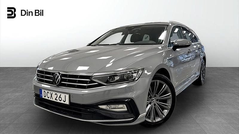 Moonstone grey Begagnad 2022 VW Passat Executive Kombi | 239 900 kr (Bra pris) - Bild 1/4
